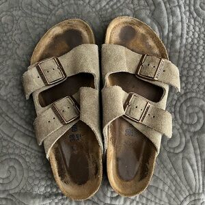 Birkenstock Women’s Arizona. Size 8 (38). Great condition!